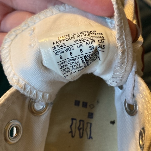 Converse - Picture 3 of 3